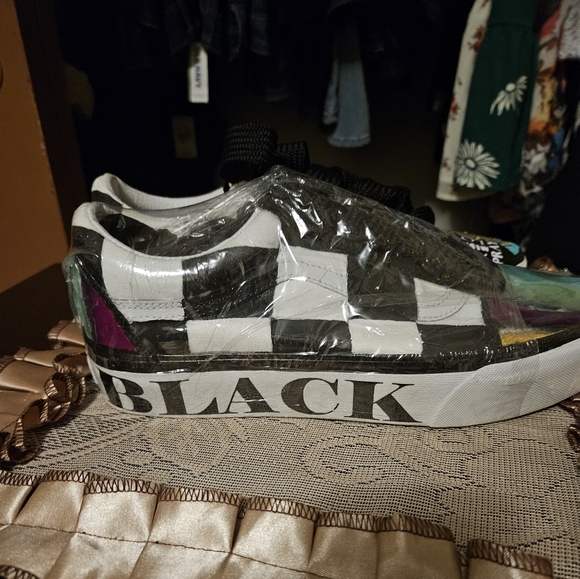 Vans custome made sneakers - Picture 3 of 3